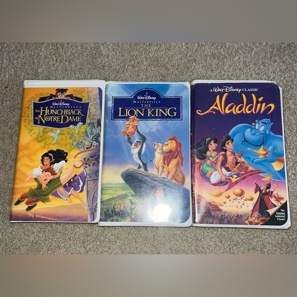 DISNEY VHS MOVIES LION KING ALADDIN HUNCH BACK NOTRE DAME - Picture 1 of 3